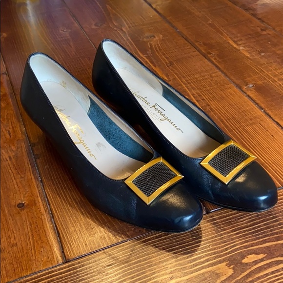 🌟Salvatore Ferragamo Pumps🌟 - Picture 4 of 16